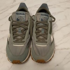 Reebok Classic legacy size 7 unisex